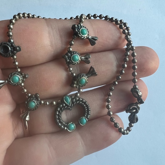 Vintage silver tone Squash blossom style necklace with turquoise color beads - Picture 8 of 13